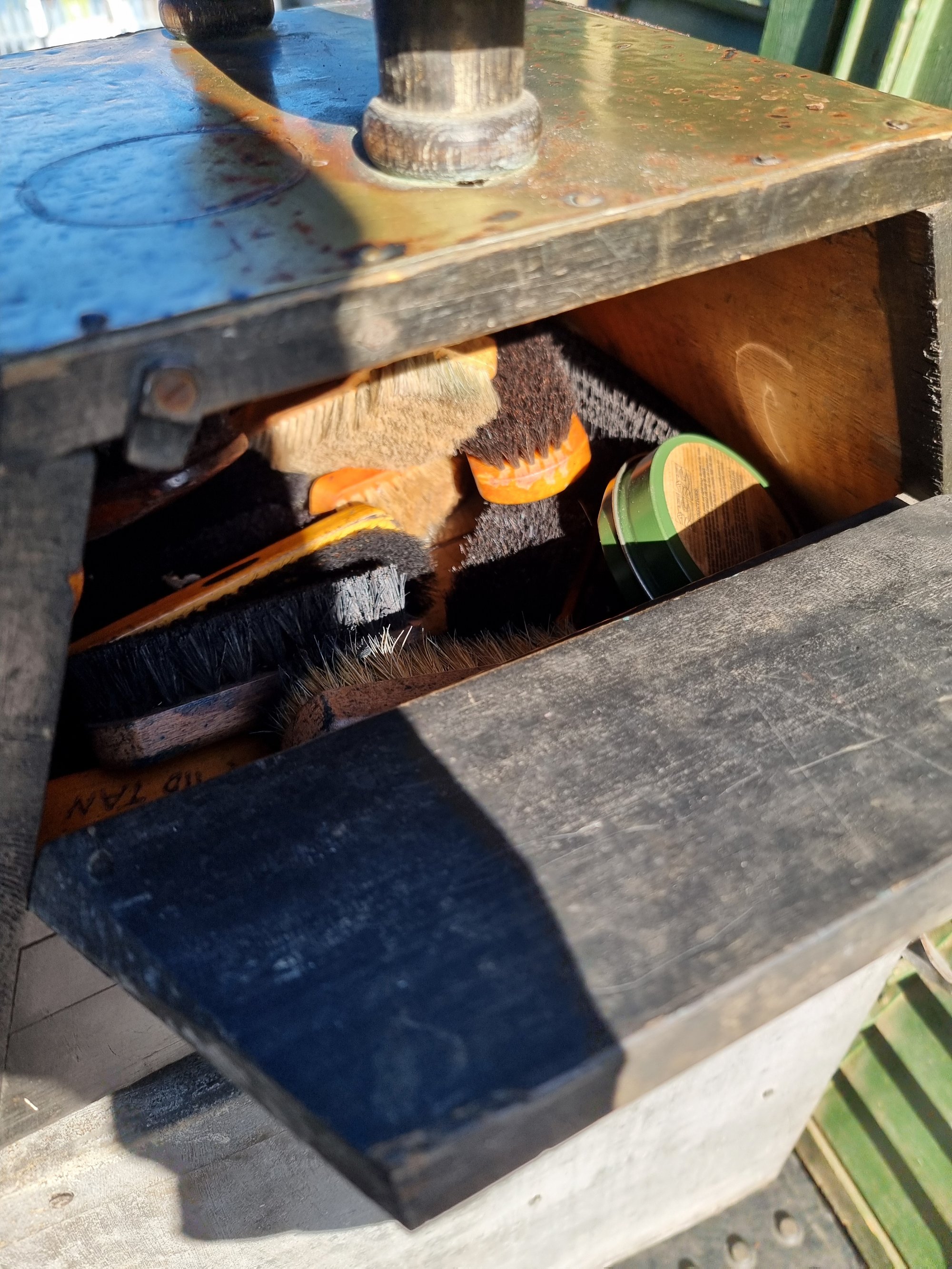 Early 1900's Nugget Shoe Shine Box (Plus Extras) — thumbnail 3