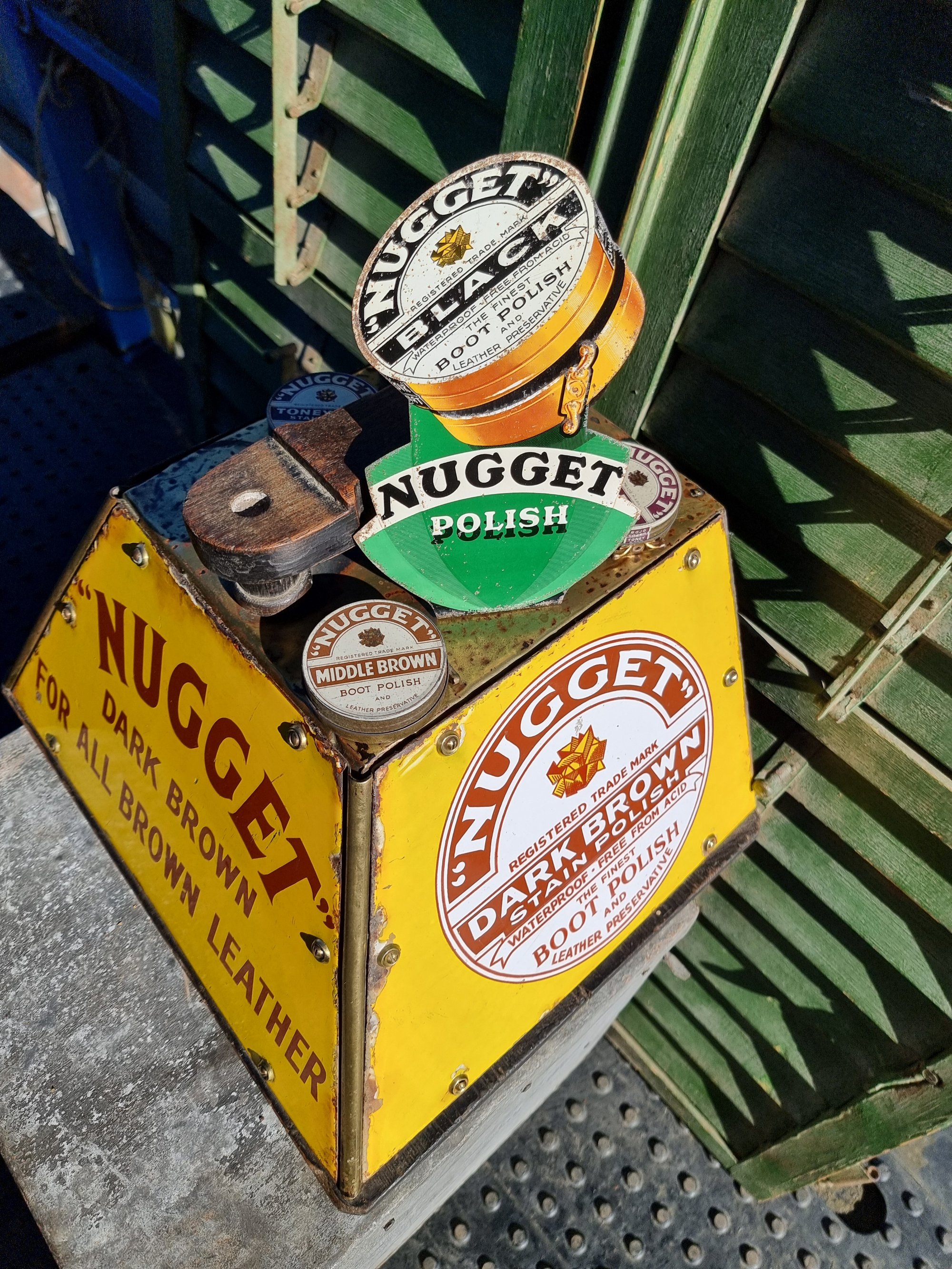 Early 1900's Nugget Shoe Shine Box (Plus Extras) — thumbnail 7