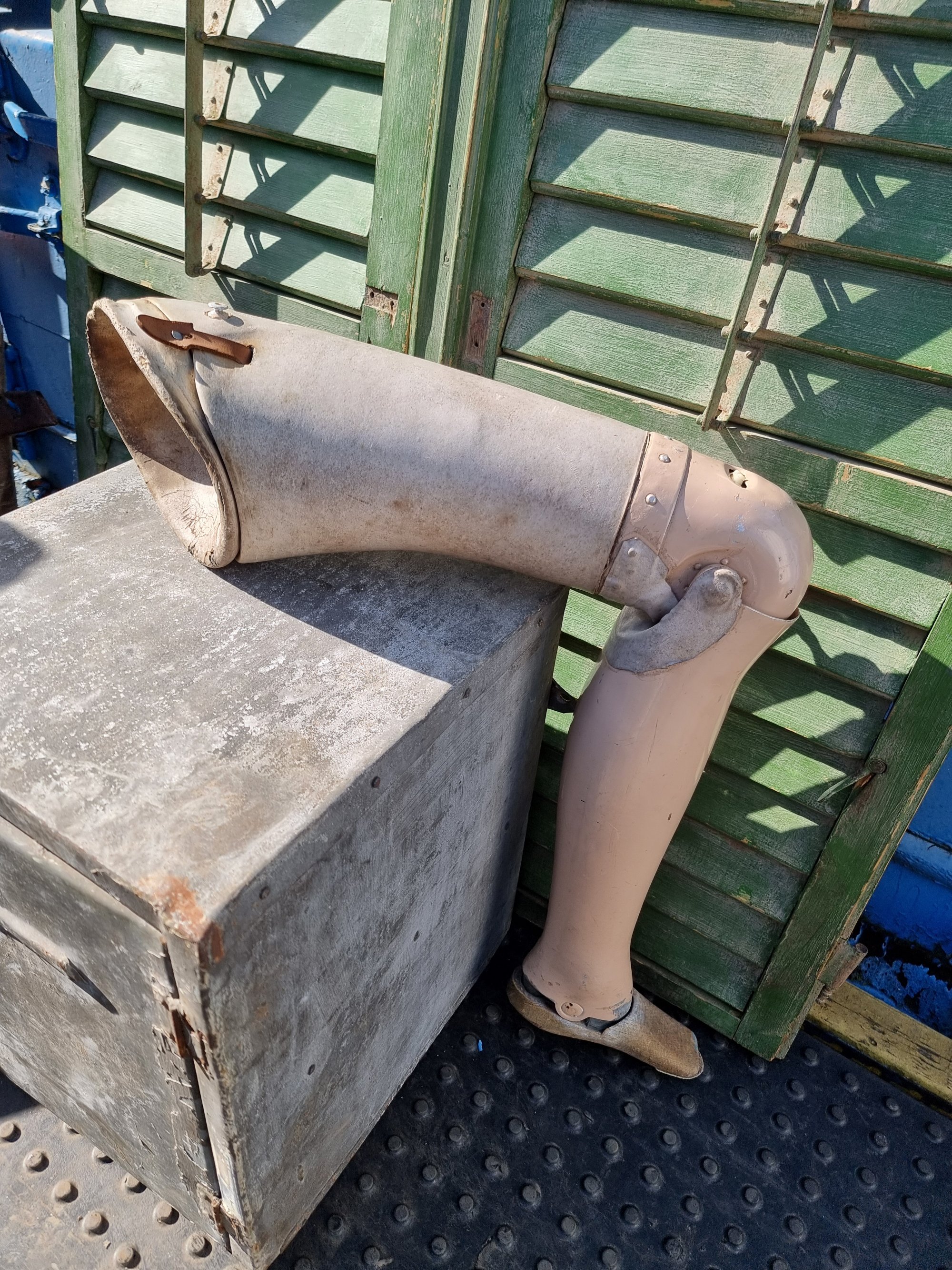 False Leg 🦵 · 1950-60 · Ones & Onley's